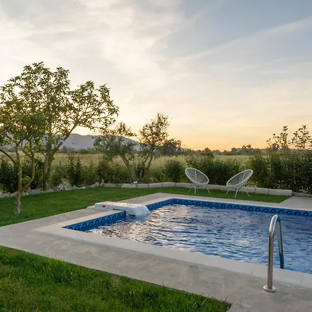 G&k, An Enchanting Secluded Retreat Villa *