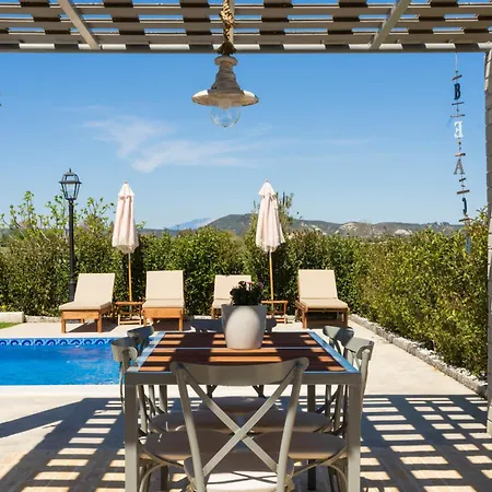 G&k, An Enchanting Secluded Retreat Villa *