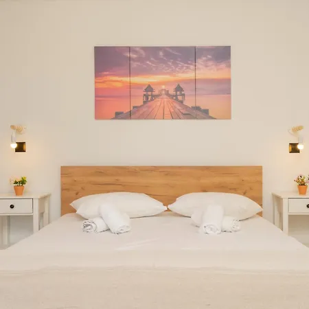 G&k, An Enchanting Secluded Retreat Villa Romírion