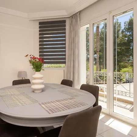 Villa G&k, An Enchanting Secluded Retreat *
