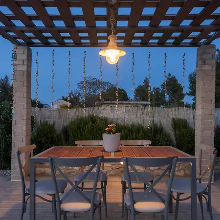 G&k, An Enchanting Secluded Retreat Villa