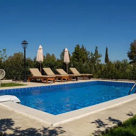 G&k, An Enchanting Secluded Retreat * Romírion