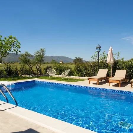 Villa G&k, An Enchanting Secluded Retreat Romírion