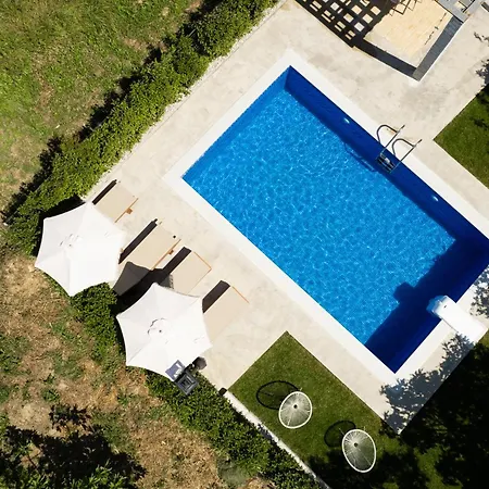 G&k, An Enchanting Secluded Retreat Villa