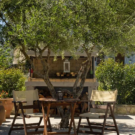 G&k, An Enchanting Secluded Retreat Villa