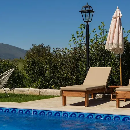 G&k, An Enchanting Secluded Retreat By Mindyourvilla * Romírion