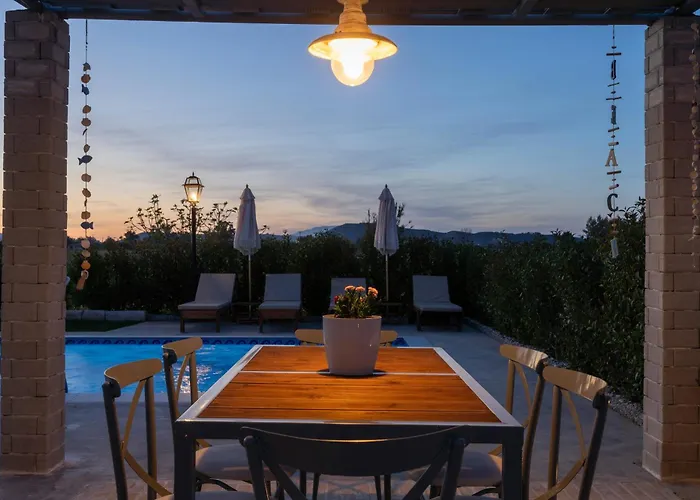 G&k, An Enchanting Secluded Retreat By Mindyourvilla Willa *