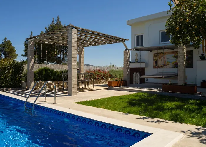 G&k, An Enchanting Secluded Retreat By Mindyourvilla Villa *