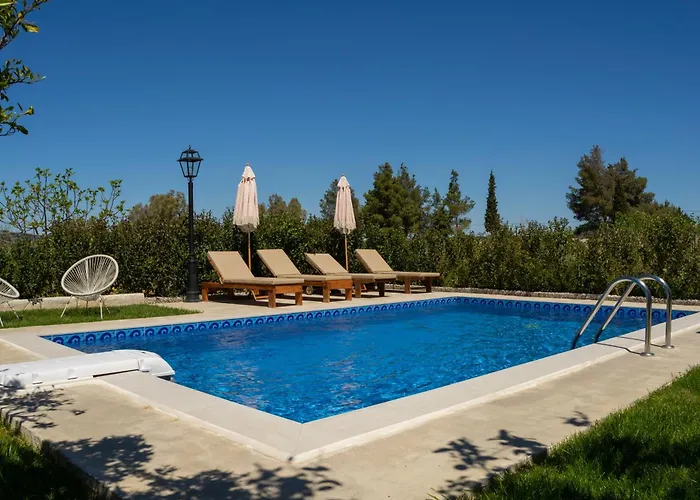 G&k, An Enchanting Secluded Retreat By Mindyourvilla * Romírion