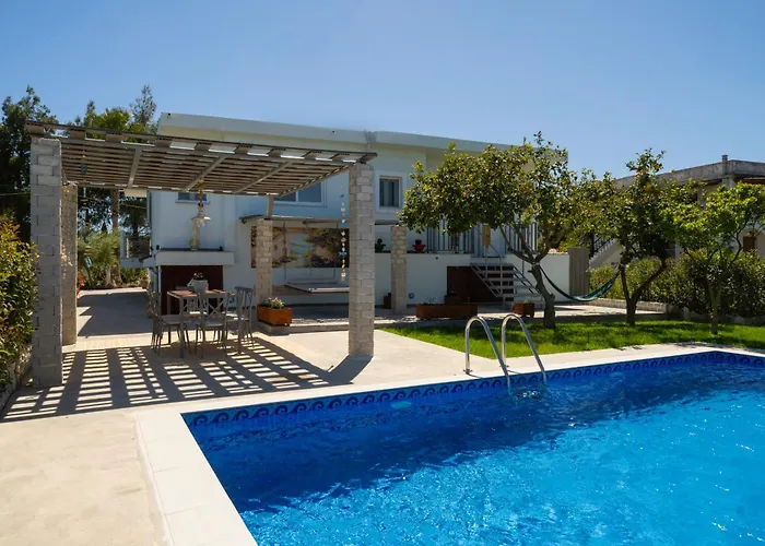 G&k, An Enchanting Secluded Retreat By Mindyourvilla * Romírion