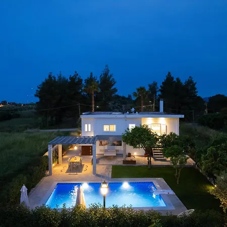 G&k, An Enchanting Secluded Retreat By Mindyourvilla Romírion