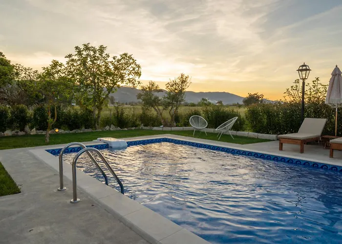 G&k, An Enchanting Secluded Retreat By Mindyourvilla