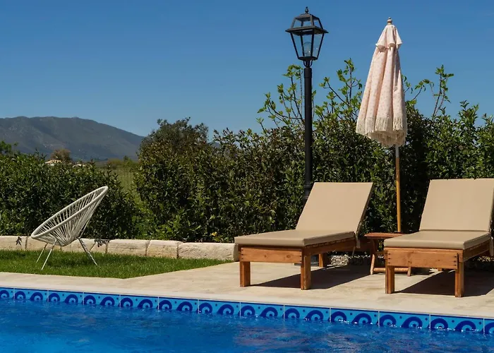 G&k, An Enchanting Secluded Retreat By Mindyourvilla * Romírion